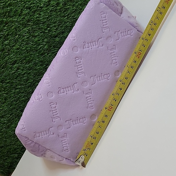 NWT JUICY COUTURE Travel Cosmetic Makeup Bag ,Wedge Pouch, Velour Lavender - Picture 15 of 17